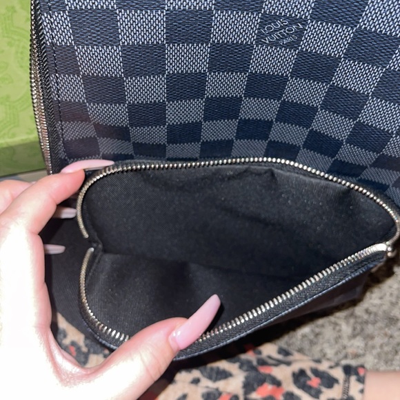 LV MAN BAG - Picture 6 of 8